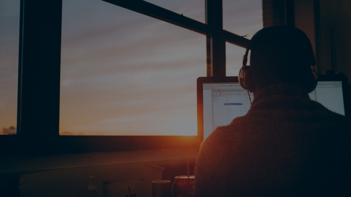 Emprego tradicional e carreira freelancer, como conciliar?